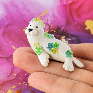 Tiny flower seal