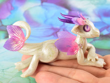 Load image into Gallery viewer, Pearly white sea dragon